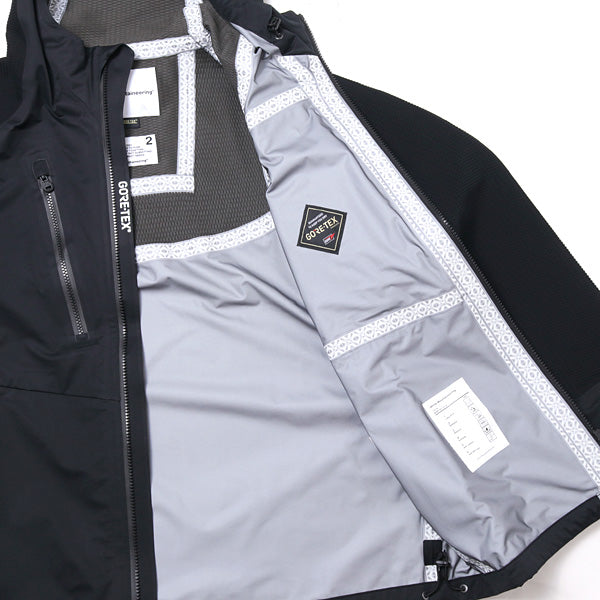 GORE-TEX CONTRASTED MOUNTAIN PARKA