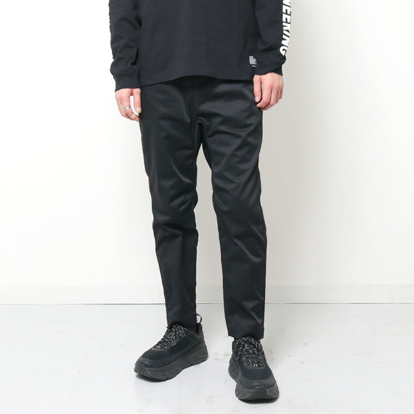 TWILL STRETCHED DARTED PANTS (WM1973407) | White Mountaineering 