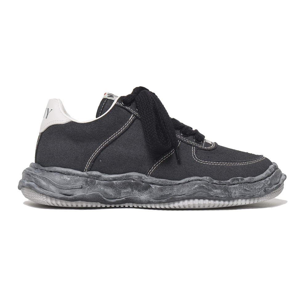 (WAYNE) OG Sole Canvas Garment dye Low-top Sneaker BLACKxBLACK