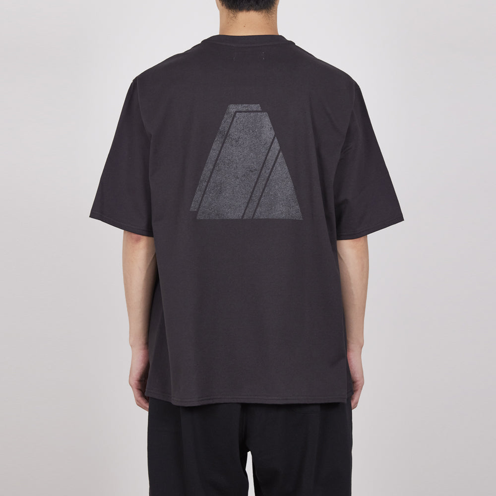 PRINT TEE (LAYERED PYRAMID)